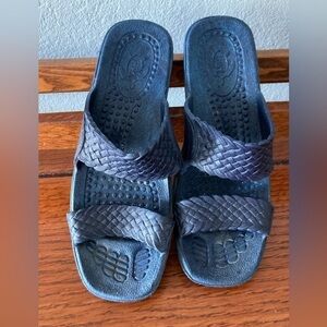 Pali Hawaii Navy Sandals Size 7